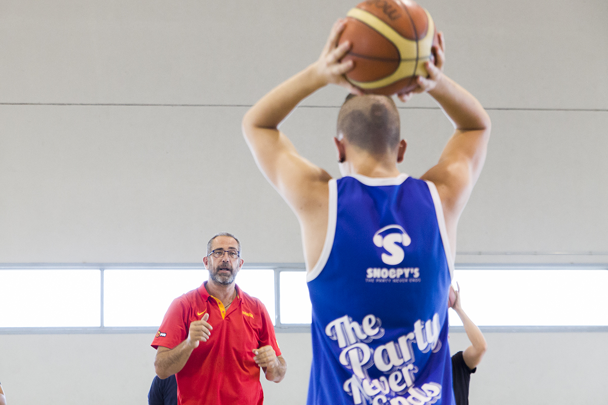 Durante ~ Sumergido Patentar FAIM Juan Orenga celebra un clínic de baloncesto en el CEIMJ - FAIM